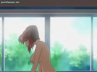 Raudonplaukiai anime paauglys važiuoja didelis putz