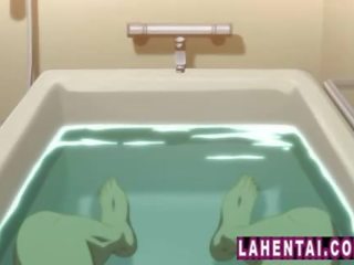 Două hentai fete se alătură youth în baie