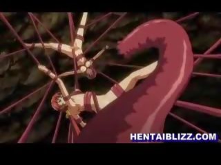 Malaking suso hentai brutally binubutasan sa pamamagitan ng tentacles halimaw